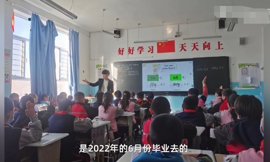 时隔2年他一进校就被孩子扑倒