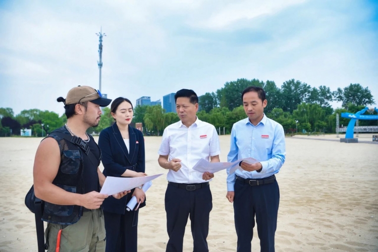 张先彦现场调度大运河勇士赛筹备工作