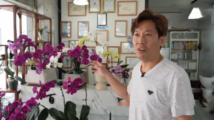 为讨老婆欢心男子把理发店变成花店