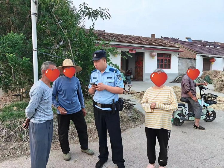 暖心！老人迷路　警方助其安全回家
