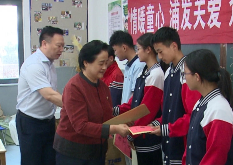 市关工委领导到湖滨新区开展“六一”慰问活动​
