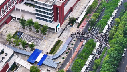双向奔赴！高考考生回礼感谢小学生的手写祝福