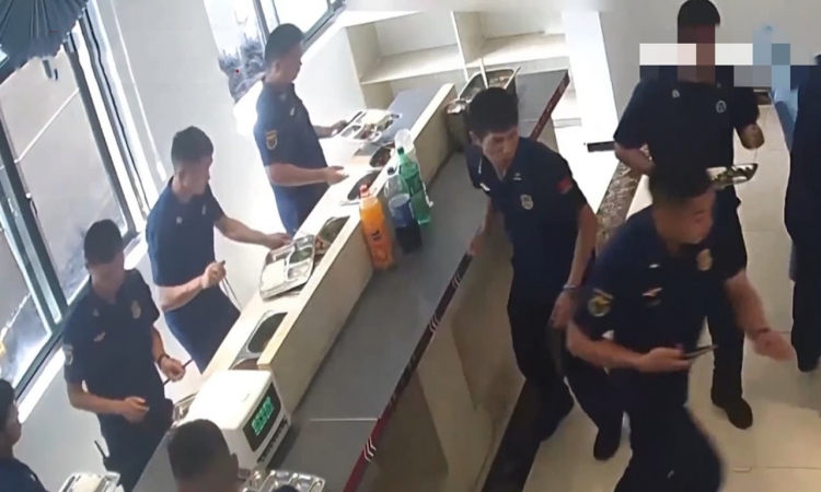 当午饭遇上出警：警铃就是命令