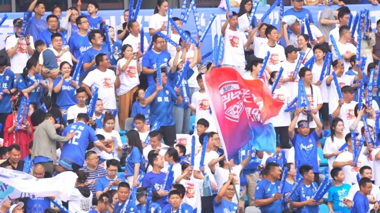 全景聚焦“宿盐大战” | “永远追随家乡球队” 感受球迷“硬核应援”