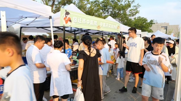 逛展+体验+领福利 “苏超”场外中医药文化市集火了！