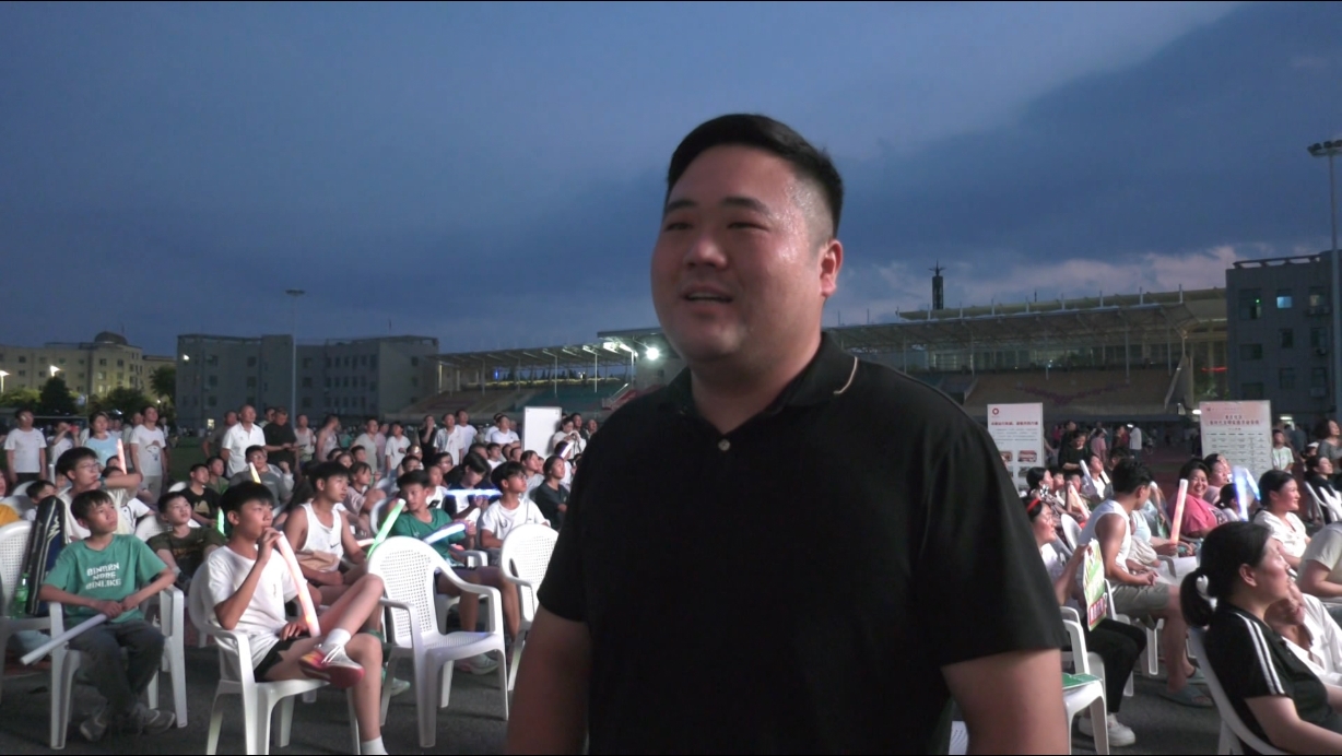 泗洪：多区同频燃情苏超_球迷共振蓝色热浪[00-02-48][20250707-164649124].jpg