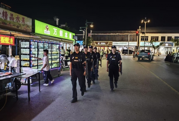 洋河公安采取多项措施积极开展夏季夜间巡逻宣防行动