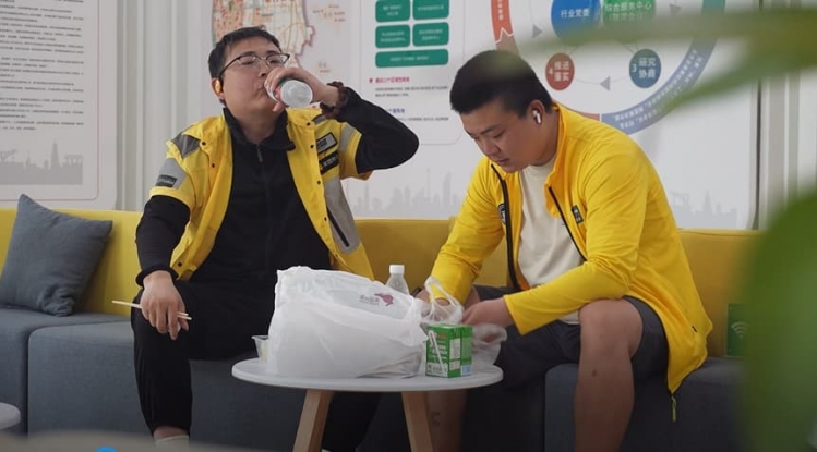 高温之下 | 提供多重“套餐” 确保能歇脚有清凉！