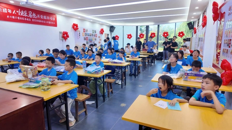 七彩暑假 | 学习急救知识 体验组装机器人