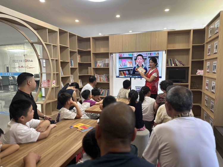 市洋河新区东圩社区：护苗绿书签 阅读共成长
