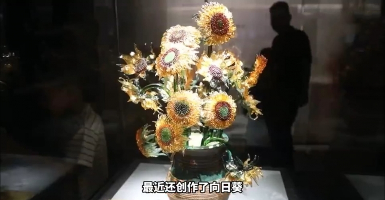 匠人用琉璃环做的裙子有多美