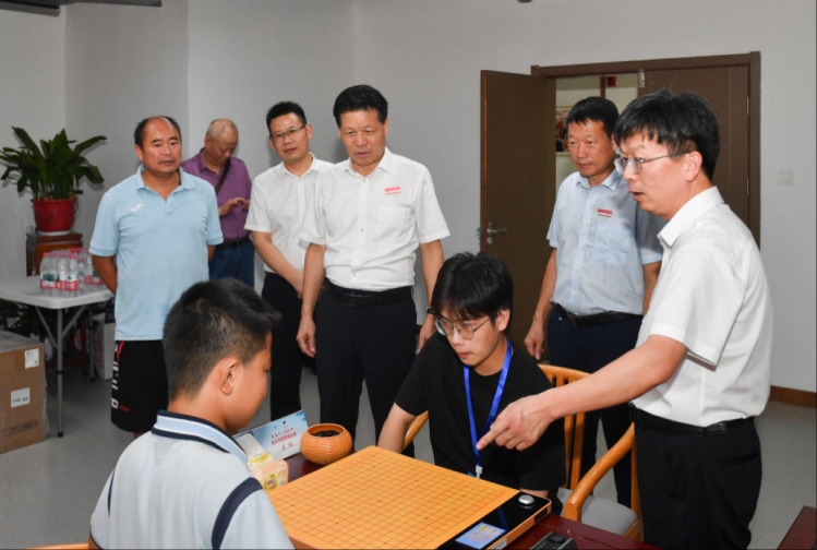 宿迁市首届围棋擂台赛开赛 少年先锋首轮对决
