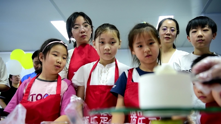 七彩暑假 | 20组环卫家庭共赴“甜蜜之约”