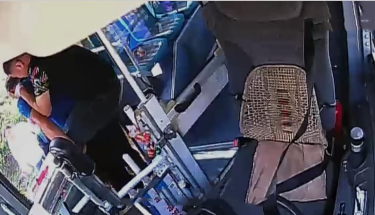 乘客一句快救救我公交车秒变救护车