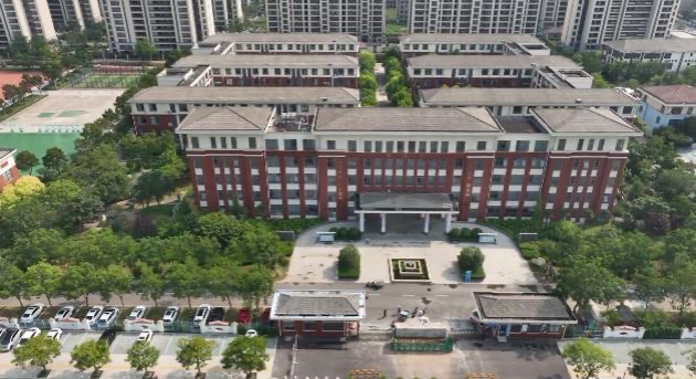 迎接新学期 | 新建运动场加固教学楼 各地校园集中升级