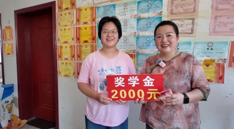 和你在一起·牵手助学（6）| 王宝珠：父亲打零工撑起家 考上苏大法语专业