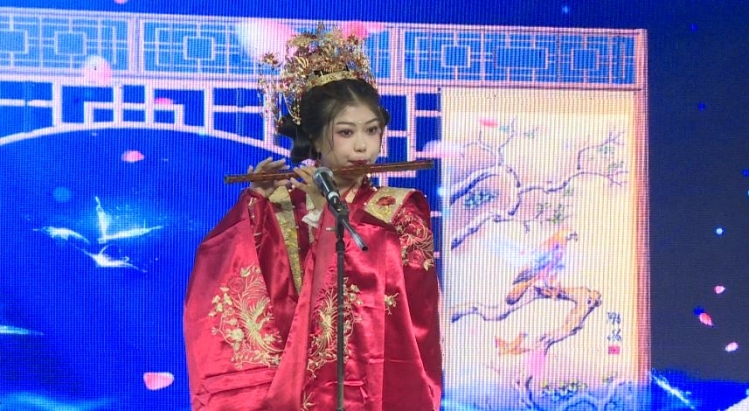 “欢乐‘艺’起来”再添彩 国潮妆造秀点亮夜色