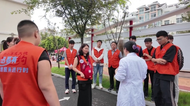 “科普+义诊”进社区 筑牢生命安全防线