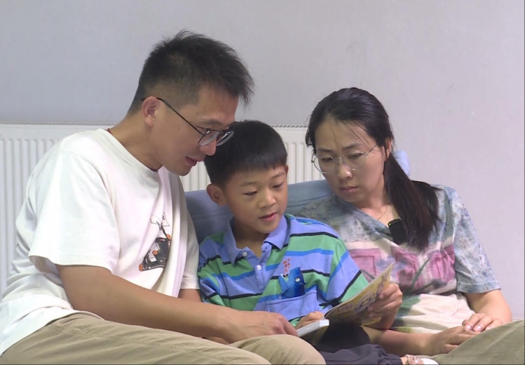 钟静家庭：师者之家的书香传承​