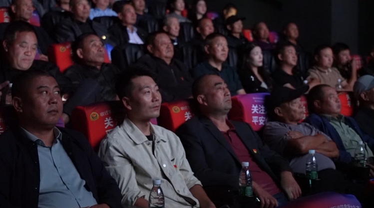 血泪历史不容忘却！电影《731》全国公映 我市干部群众踊跃观影