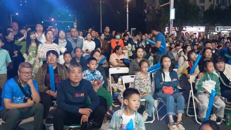 “宿扬对决”|啤酒烤串百寸大屏 足球的快乐在“第二现场”沸腾