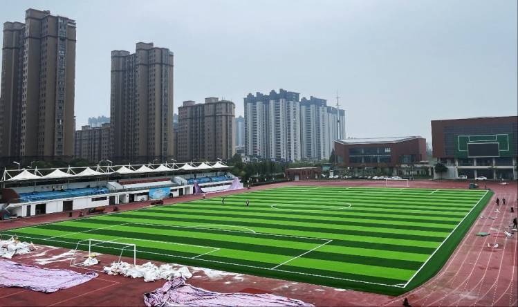 抢雨隙筑绿茵！湖滨新区为“宿超”赛事筑牢场地根基
