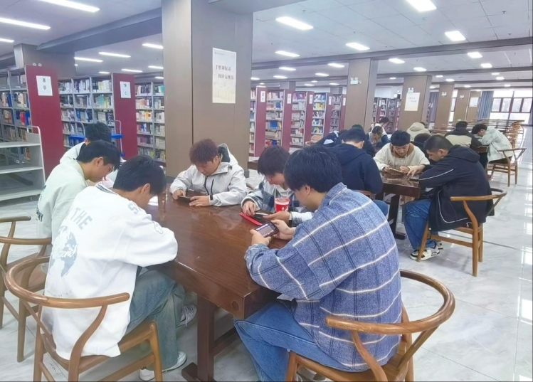 泽达学子聚力为湖滨新区队呐喊